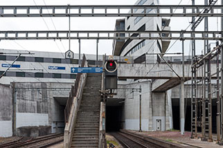 Behmen, Aarau AG; Behmen II Süd (Wellenbrecher), Stefan Baader; gerecht, weise, tapfer, besonnen, Hubert Dechant; Aarau SBB 1 and 2 railway tunnel portals; Aarau–Olten railway line