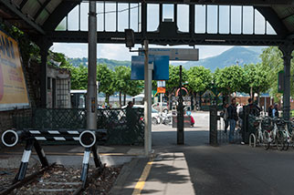 Nord Lago railway/train station (north entrance), Como; (Milano Cadorna–)Saronno–Como line, piazza Giacomo Matteotti, Lake Como, pizzo Meda