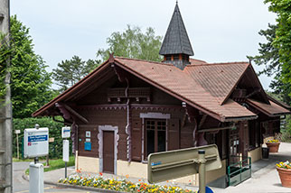 Neuvecelle (gare supérieure), Neuvecelle (74, Haute-Savoie); Évian–Neuvecelle funicular railway top station, Gare Supérieure du Funiculaire bus stop, avenue de la Verniaz, chemin du Nant d’Enfer