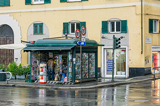 via Canevari, Bassa Val Bisagno, Genova/Genoa; via Monte Grappa, via Giacomo Moresco, ponte Castelfidardo (bridge), newspaper kiosk