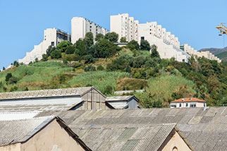 Le Lavatrici, Pra’, Ponente, Genova/Genoa; quartiere San Pietro, Angelo Sibilla, Aldo Pino, and Aldo Luigi Rizzo, via Salvatore Quasimodo, via Cesare Pavese, via Elio Vittorini, via Prà, via Ferriere di Prà, via Gerolamo Ratto; Prà 1 / Biomedical bus stop