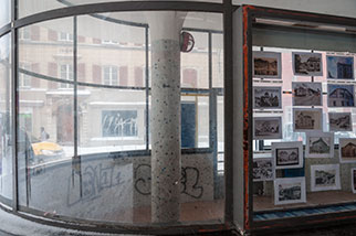 Marché bus stop, La Chaux-de-Fonds; place du Marché, rue de la Balance, snow