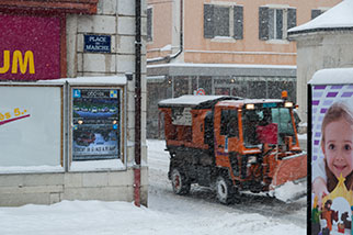 place du Marché, La Chaux-de-Fonds; rue de la Balance, promenade des Six-Pompes, snow