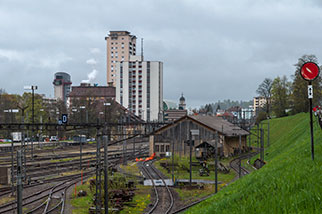 rue du Commerce, La Chaux-de-Fonds; railway yard, boulevard de la Liberté; highrise buildings: tour Espacité Richter, tour rue des Musées 58/tour de la gare, place de la Gare, Grand Temple