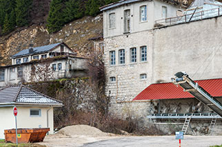 la carrière (quarry) des Granges, Le Locle; limestone, Col-des-Roches, western portal, H20 road tunnel
