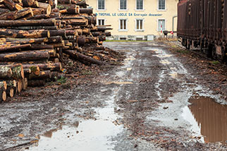 rue de France (Tremail), Le Locle; logistics, Col-des-Roches railway yard