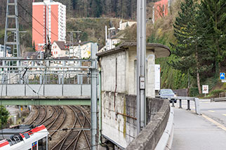 Fluhmühle bus stop, Reussbühl, Luzern/Lucerne; Fluhmühlerain, Reussinsel footbridge, Fluhmühle–Gütsch section of Zurich/Olten/Bern–Luzern railway lines, Stollberg, Sagenmattstrasse highrise, Fluemüli; Reussthal, Littau