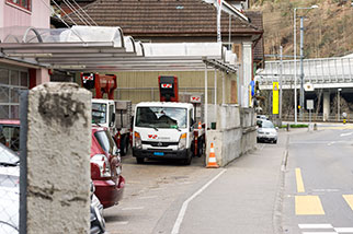 Lindenstrasse (WS-Skyworker), Reussbühl, Luzern/Lucerne; Hauptstrasse, Olten–Luzern railway line, A2 autobahn, Greterwald, Reuss, zebra crossing; Reussthal, Littau