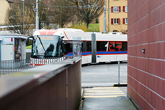 Maihof bus stop, Luzern/Lucerne; Maihofstrasse, Maihofmatte, vbl trolleybus no. 238 “1er” (Hess lighTram4 BGGT-N2D, bi-articulated), Bahnhof, Kriens-Obernau