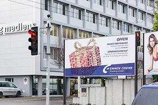 Maihofmatte–Rotsee bus stop, Luzern/Lucerne; Maihofstrasse, LZ Medien; MARIÄ EMPFÄNGNIS, SONNTAGSVERKAUF, EMMEN CENTER