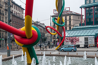 piazzale Luigi Cadorna (Ago, Filo e Nodo), Milano/Milan; via Giovanni Boccaccio, Milano Nord Cadorna railway/train station, metro, Gae Aulenti, sculpture, Needle, Thread, and Knot, Claes Oldenburg, Coosje van Bruggen