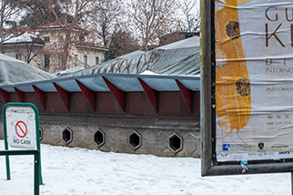 piazza Giovanni Amendola (Amendola-Fiera), Milano/Milan; Amendola-Fiera metro station, roof, Milan Metro, Metropolitana di Milano, red line, M1, Franco Albini, Franca Helg, via Benedetto Brin, snow