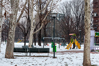 giardino Valentino Bompiani, Milano/Milan; children’s playground, via Andrea Massena, apartment building, Luigi Caccia Dominioni, snow