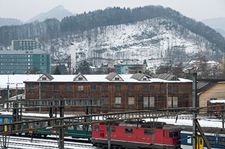 Depotweg (SBB-Hauptwerkstätte) #1, Olten SO; former SBB-Hauptwerkstätte Olten, Kantonsspital Olten (hospital), Grossmatt (Trimbach), Bannwald, Hochrüti (Jura mountains, Wangen bei Olten), railway yard, Re 4/4 II 11146