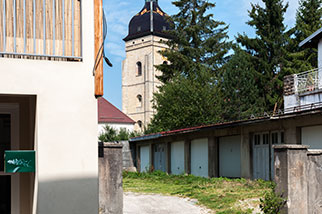 rue Montrieux (Saint-Bénigne), Pontarlier (25, Doubs); rue des Jardins, eglise/church of Saint-Bénigne, bell tower, garages